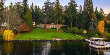 Jeff Bezos Sells $63M Waterfront Estate in Hunts Point, Setting New Record for Washington State