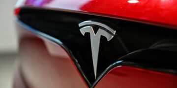 Woman Arrested for Felony Vandalism of Tesla Outside Seattle’s East Precinct