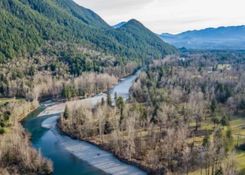Body Found in Snoqualmie River Prompts Police Investigation