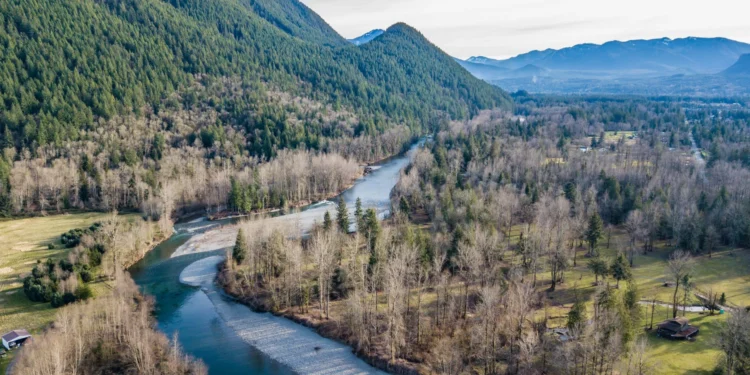 Body Found in Snoqualmie River Prompts Police Investigation