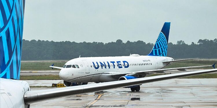 United Airlines Resumes Operations After Nationwide Grounding Caused by Tech Malfunction