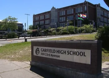 Seattle Schools Consider Returning Police Officers to Garfield High School