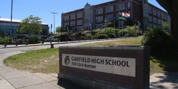 Seattle Schools Consider Returning Police Officers to Garfield High School