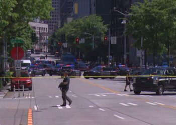 Gunman Shoots Robbery Victim in Downtown Seattle, Escapes on Foot