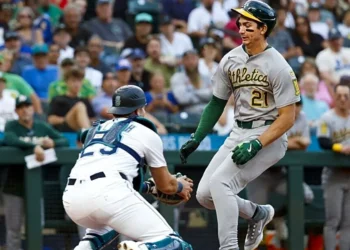 Mariners Fall Behind Astros After Extra-Inning Loss to Athletics