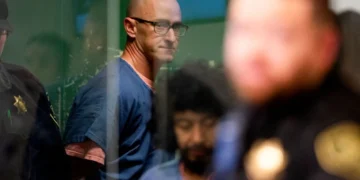 Former Alaska Airlines Pilot Reaches Plea Agreement in Flight Engine Incident