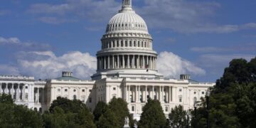 Bipartisan Coalition Pushes Congressional Stock Trading Ban Despite Senate Hurdles