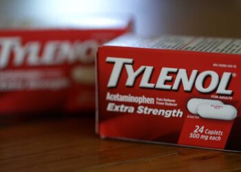 Medical Professionals Challenge Trump Administration’s Tylenol-Autism Claims for Pregnant Women