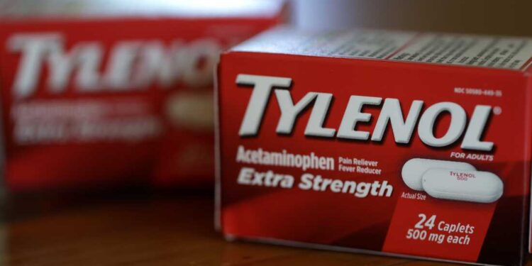 Medical Professionals Challenge Trump Administration’s Tylenol-Autism Claims for Pregnant Women