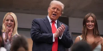 Trump’s US Open Appearance Draws Mixed Crowd Response, Security Delays