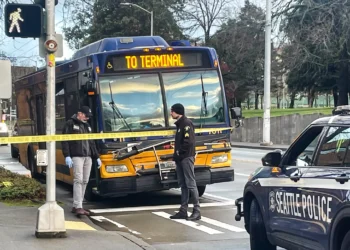 Police Search for Suspect After Stabbing on Seattle Metro Bus Near Pike Street