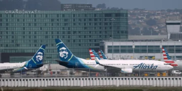 Alaska Airlines Resumes Operations After IT Outage Grounds Flights at Sea-Tac, 229 Cancellations