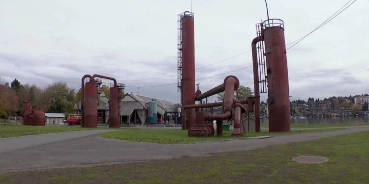 Family of Teen Who Died at Gas Works Park Plans Lawsuit Against Seattle for Nuisance, Demands Structure Removal