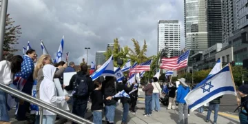 Bellevue Jewish Community Gathers to Mark Expected Release of Israeli Hostages from Hamas