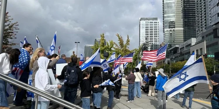 Bellevue Jewish Community Gathers to Mark Expected Release of Israeli Hostages from Hamas