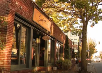 Eastlake Restaurant Owner Calls for Action After 25th Break-In Since 2020, Seeks City Response