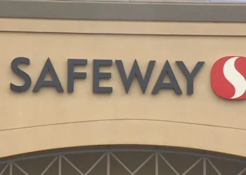 Bystander Subdues Robbery Suspect Who Pepper-Sprayed Safeway Security Guard in South Seattle