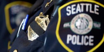 Seattle Woman Arrested After Allegedly Blowing Drug Smoke at Infant, Assaulting Officer