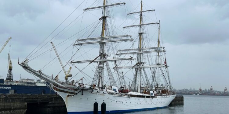 111-Year-Old Norwegian Tall Ship Statsraad Lehmkuhl Docks at Seattle’s Pier 66 for One Ocean Week
