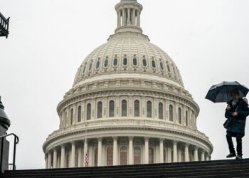 Unemployment Claims Surge as Washington’s 80,000 Federal Workers Face Shutdown Delays