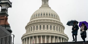 Unemployment Claims Surge as Washington’s 80,000 Federal Workers Face Shutdown Delays