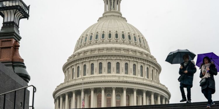 Unemployment Claims Surge as Washington’s 80,000 Federal Workers Face Shutdown Delays