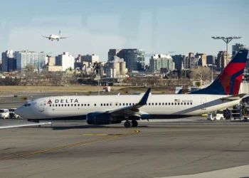 Two Delta Regional Jets Collide on LaGuardia Airport Taxiway, One Flight Attendant Injured