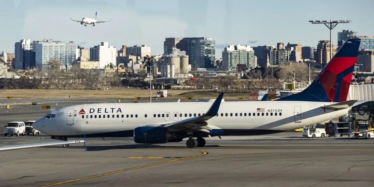 Two Delta Regional Jets Collide on LaGuardia Airport Taxiway, One Flight Attendant Injured