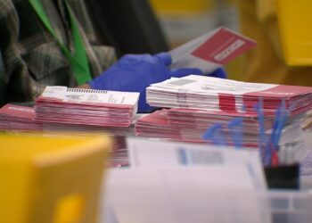 Signature Discrepancies on 1,700 Ballots Could Determine Seattle Mayoral Election Outcome