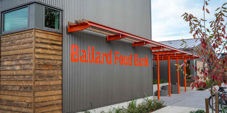 Washington Allocates $2 Million Weekly for Food Banks as Federal SNAP Program Delivers Half Benefits