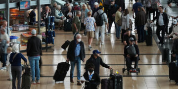 US Airlines Cancel Over 2,700 Flights Sunday as Shutdown Effects Intensify