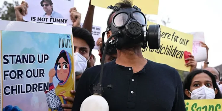 Dozens Detained Following Rare Public Demonstration Against Delhi’s Hazardous Air Quality