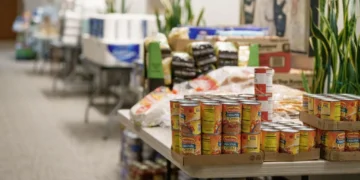 Seattle-Tacoma Airport Establishes Food Pantry for Unpaid Federal Workers as Shutdown Enters Sixth Week
