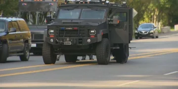 Seattle Police Resolve Multi-Hour Standoff with Armed Man Wearing Body Armor in Queen Anne