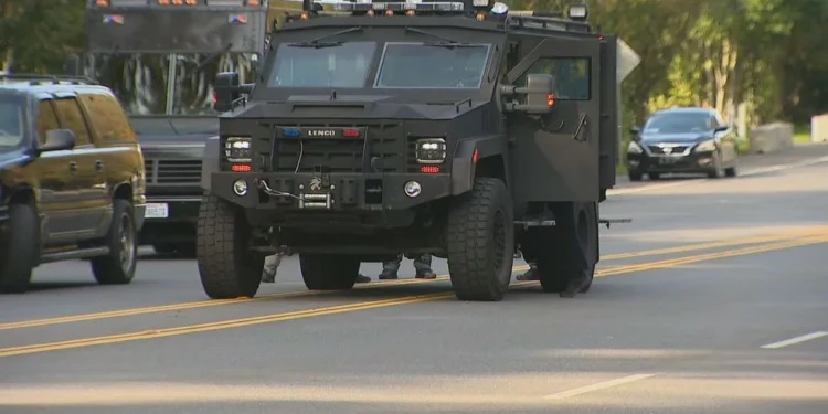 Seattle Police Resolve Multi-Hour Standoff with Armed Man Wearing Body Armor in Queen Anne