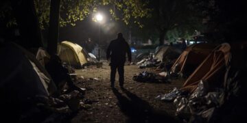 Three Men Beaten With Crowbar and Fire Extinguisher in Violent Robbery at West Seattle Park Encampment