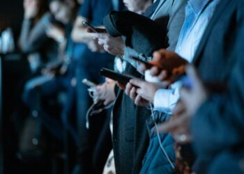 Seattle Public Schools Cell Phone Ban Takes Effect Monday Across All K-12 Students