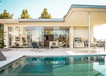 Luxury Home Prices Rise Nationally But Seattle Sees Sharp Drop in Sales and Pending Contracts