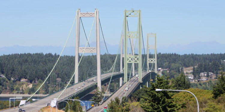 Two Teenagers Climb to Top of Tacoma Narrows Bridge, Shutting Down SR-16 for Nearly an Hour